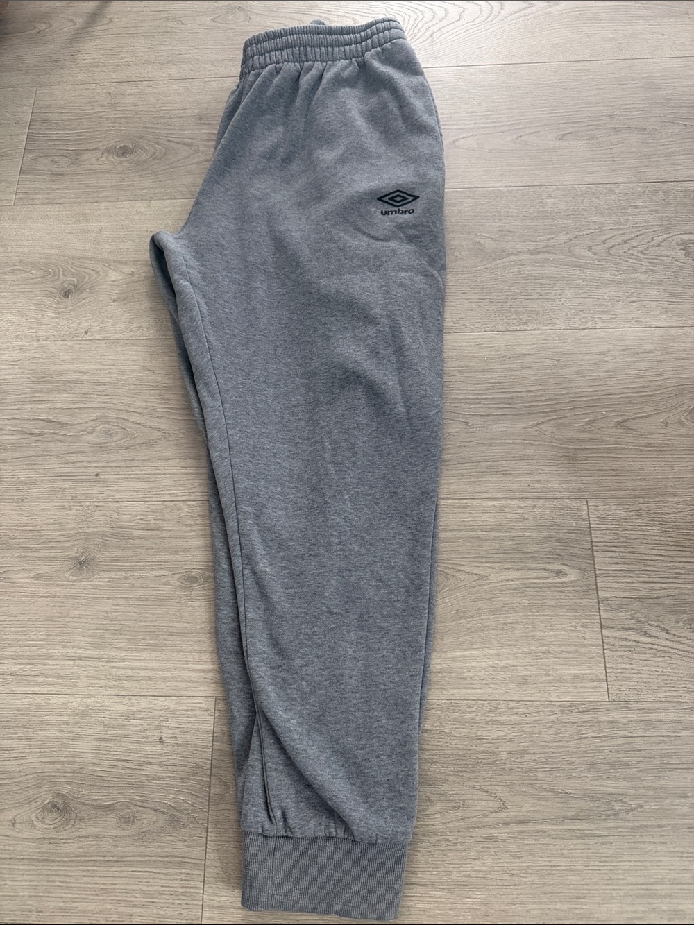 Umbro Men's Heather Gray Jogger Sweatpants with Logo